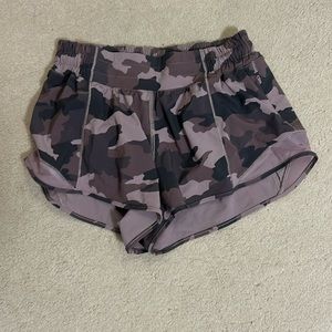 Never worn Lululemon hotty hot 2.5” shorts size 4! Mauve Camo